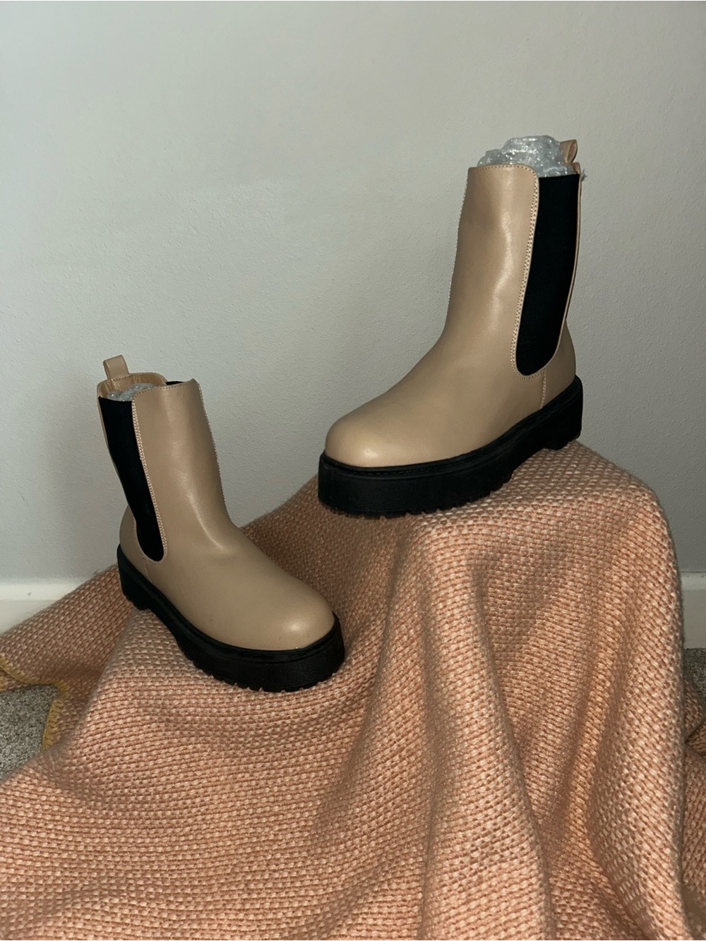 NEW MIA Tan Chelsea Lug Boots with Black Elastic Sz 8.5
